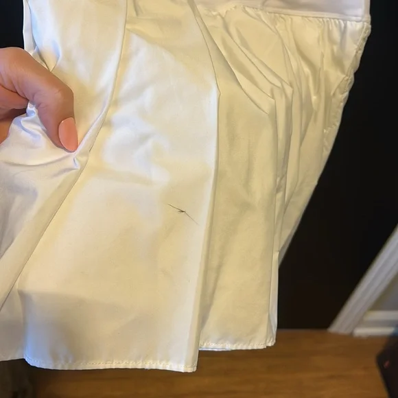 Swing of things skortsie- size Medium with defect - Picture 5 of 5